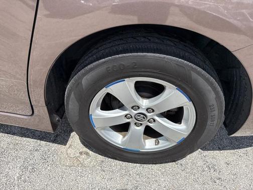 2020 Toyota Sienna LE