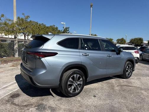 2024 Toyota Highlander XLE
