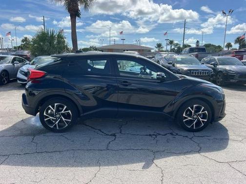 2022 Toyota C-HR XLE