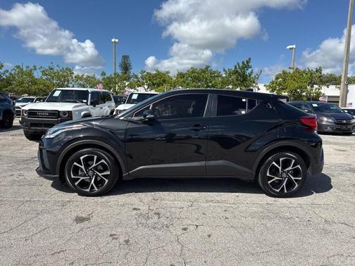2022 Toyota C-HR XLE