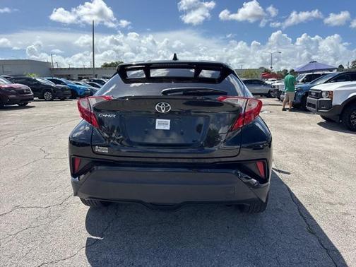 2022 Toyota C-HR XLE