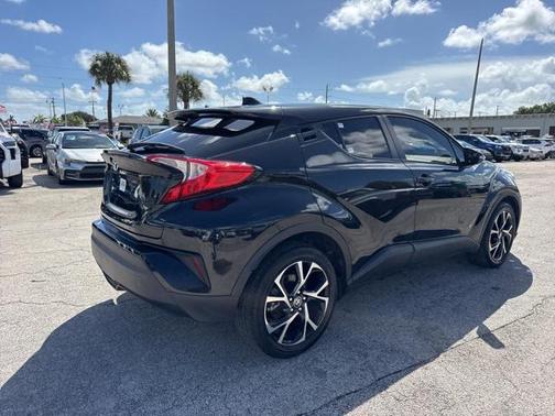 2022 Toyota C-HR XLE