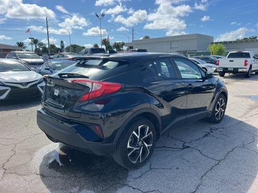 2022 Toyota C-HR XLE