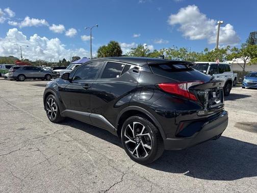 2022 Toyota C-HR XLE
