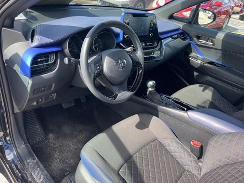 2022 Toyota C-HR XLE