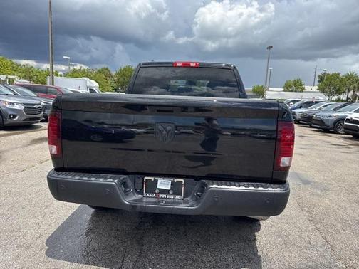 2024 RAM 1500 Classic Warlock Crew Cab 4x2 5'7' Box