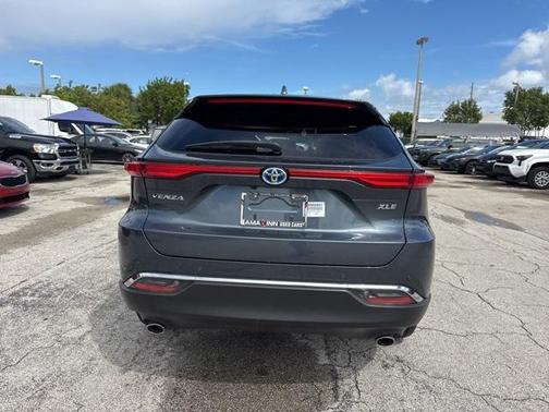 2024 Toyota Venza LE