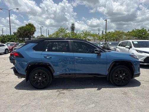 2025 Toyota RAV4 Hybrid SE