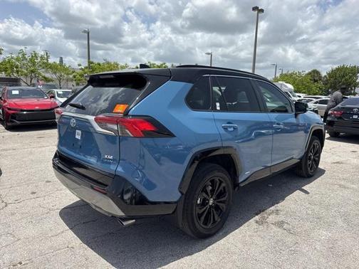 2025 Toyota RAV4 Hybrid SE
