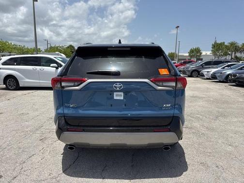 2025 Toyota RAV4 Hybrid SE