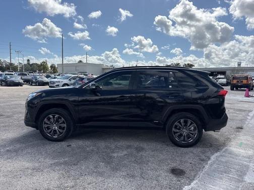 2023 Toyota RAV4 Hybrid XLE Premium