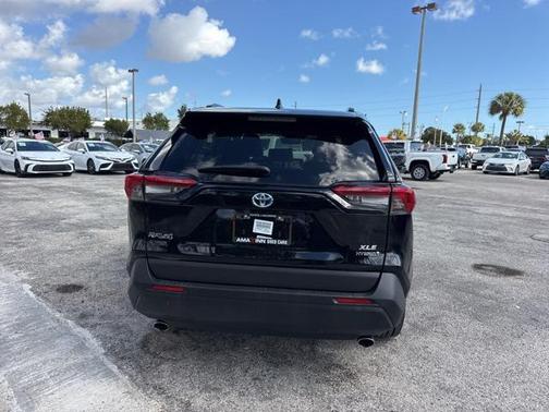 2023 Toyota RAV4 Hybrid XLE Premium