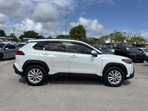 2024 Toyota Corolla Cross LE