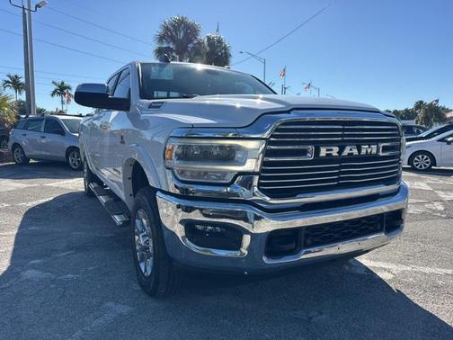 2020 RAM 3500 Laramie Crew Cab 4x4 6'4' Box