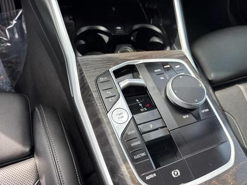 2024 BMW 330e xDrive