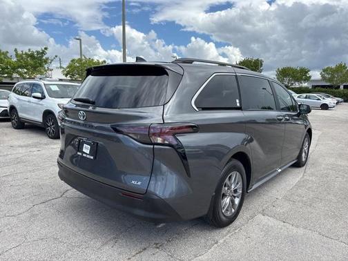 2025 Toyota Sienna XLE 7 Passenger