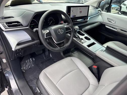 2025 Toyota Sienna XLE 7 Passenger