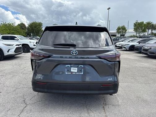 2025 Toyota Sienna XLE 7 Passenger