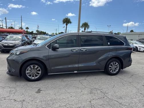 2025 Toyota Sienna XLE 7 Passenger