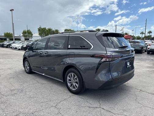 2025 Toyota Sienna XLE 7 Passenger