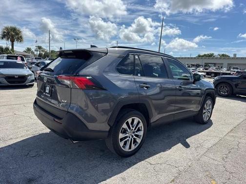 2022 Toyota RAV4 XLE Premium