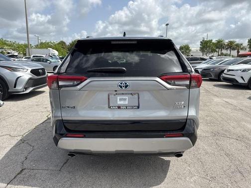 2022 Toyota RAV4 Hybrid SE