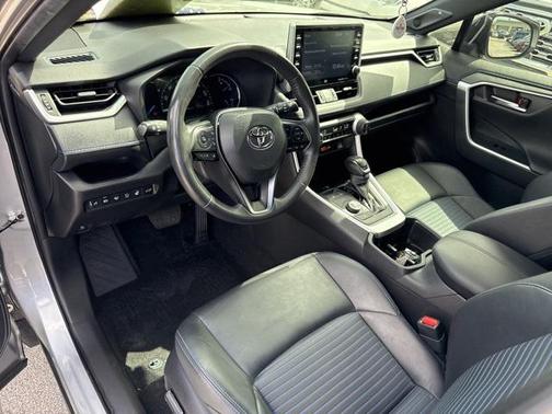 2022 Toyota RAV4 Hybrid SE
