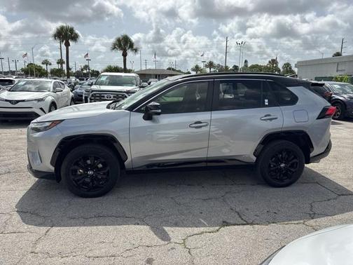 2022 Toyota RAV4 Hybrid SE