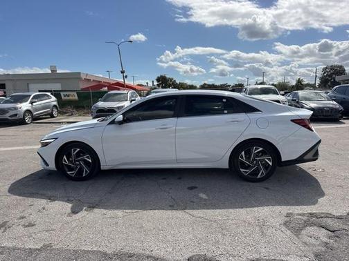 2024 Hyundai ELANTRA Limited