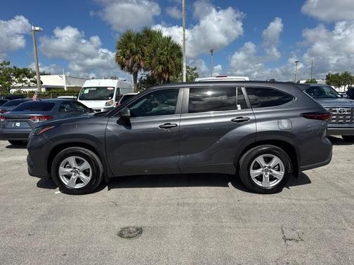 2024 Toyota Highlander LE