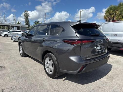 2024 Toyota Highlander LE