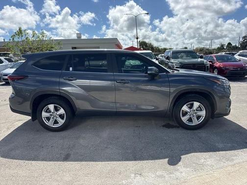 2024 Toyota Highlander LE