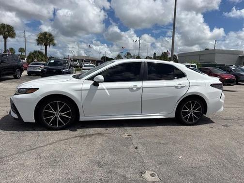 2023 Toyota Camry SE