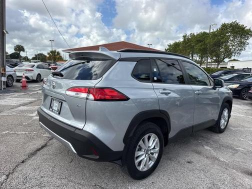 2024 Toyota Corolla Cross LE