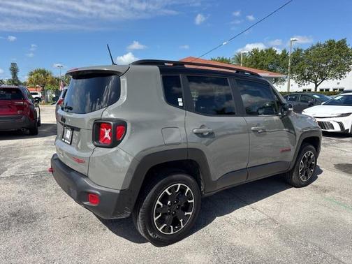 2023 Jeep Renegade Trailhawk