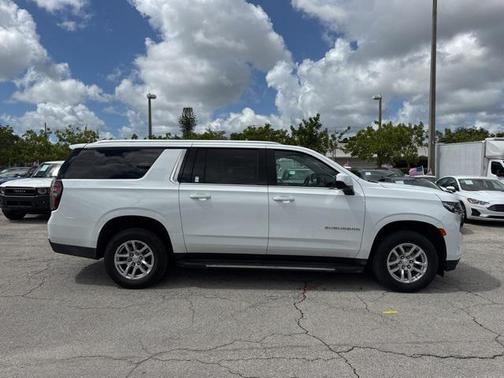 2023 Chevrolet Suburban LT