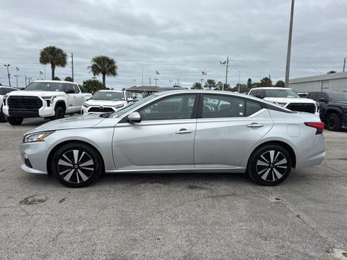 2022 Nissan Altima 2.5 SV