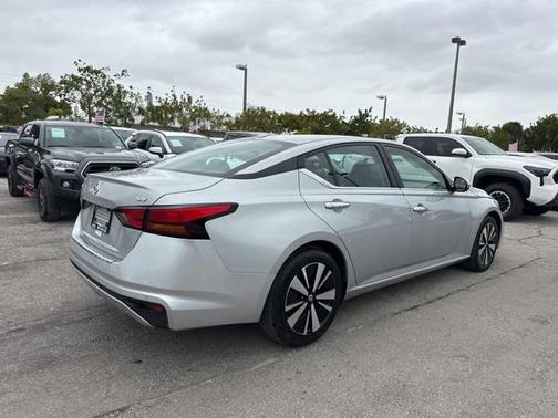 2022 Nissan Altima 2.5 SV