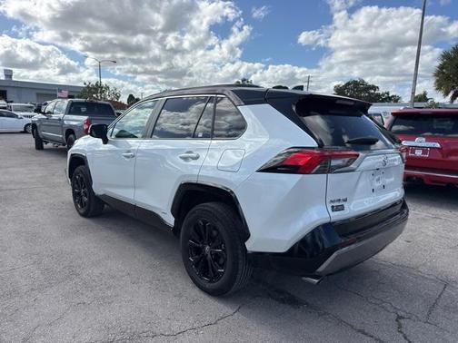 2025 Toyota RAV4 Hybrid SE