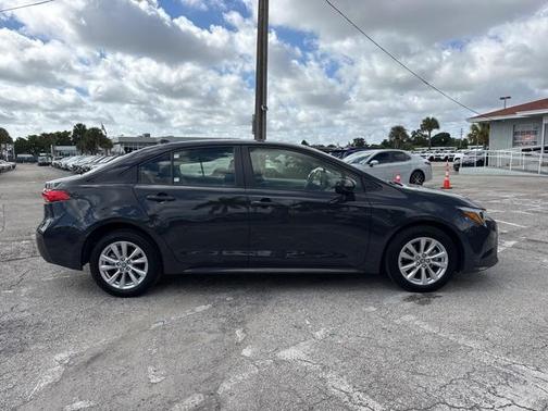 2025 Toyota Corolla Hybrid LE