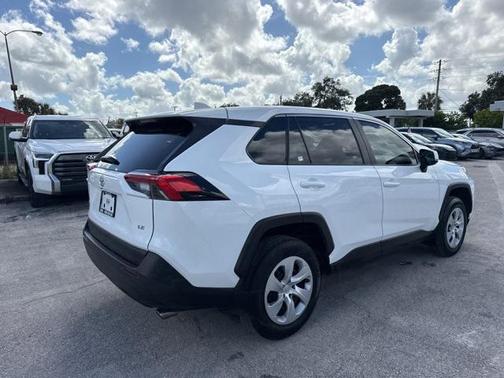 2025 Toyota RAV4 LE