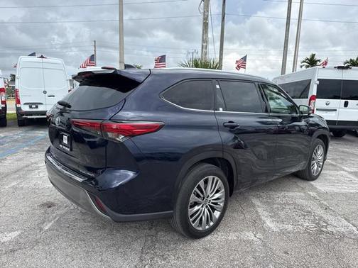 2023 Toyota Highlander Platinum