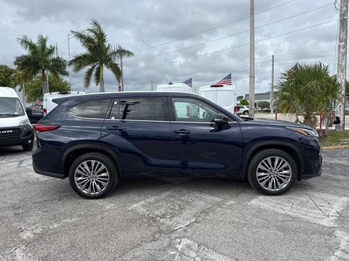 2023 Toyota Highlander Platinum