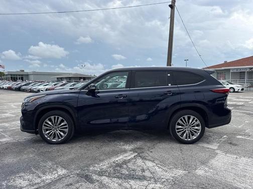 2023 Toyota Highlander Platinum