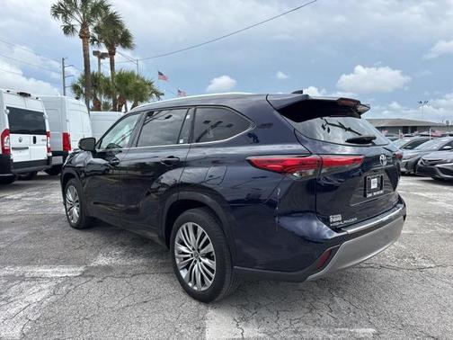 2023 Toyota Highlander Platinum