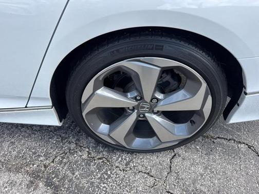 2019 Honda Accord Touring 2.0T