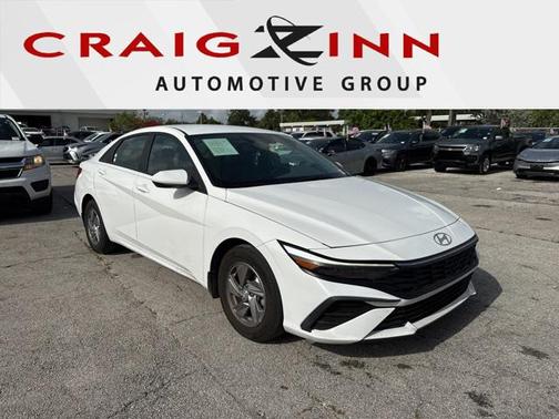 2024 Hyundai ELANTRA SE