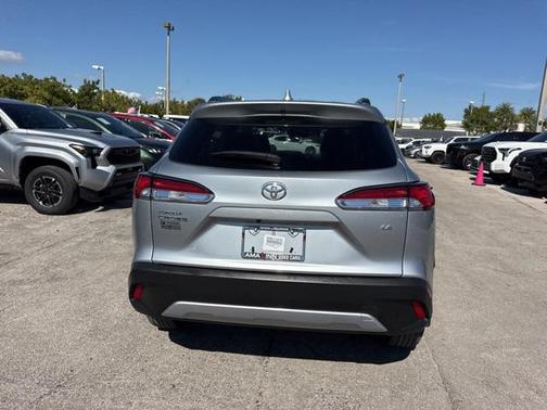 2024 Toyota Corolla Cross LE