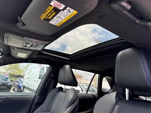 2023 Toyota RAV4 Hybrid SE