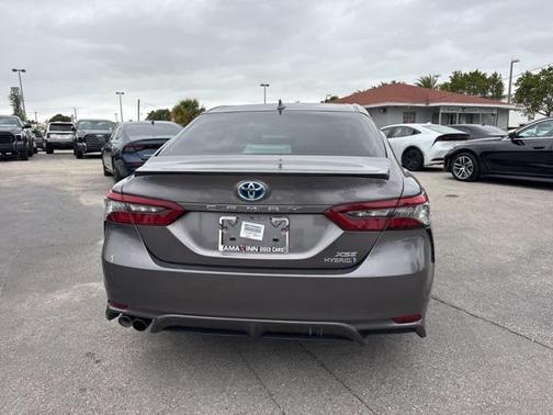 2024 Toyota Camry Hybrid SE
